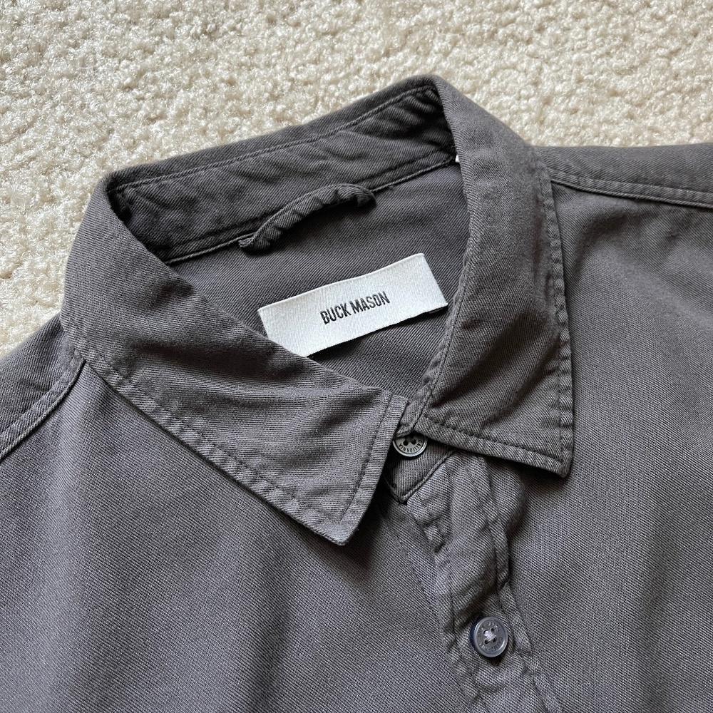 Buck Mason DRAPED TWILL S/S ONE POCKET SHIRT, Medium, Gray